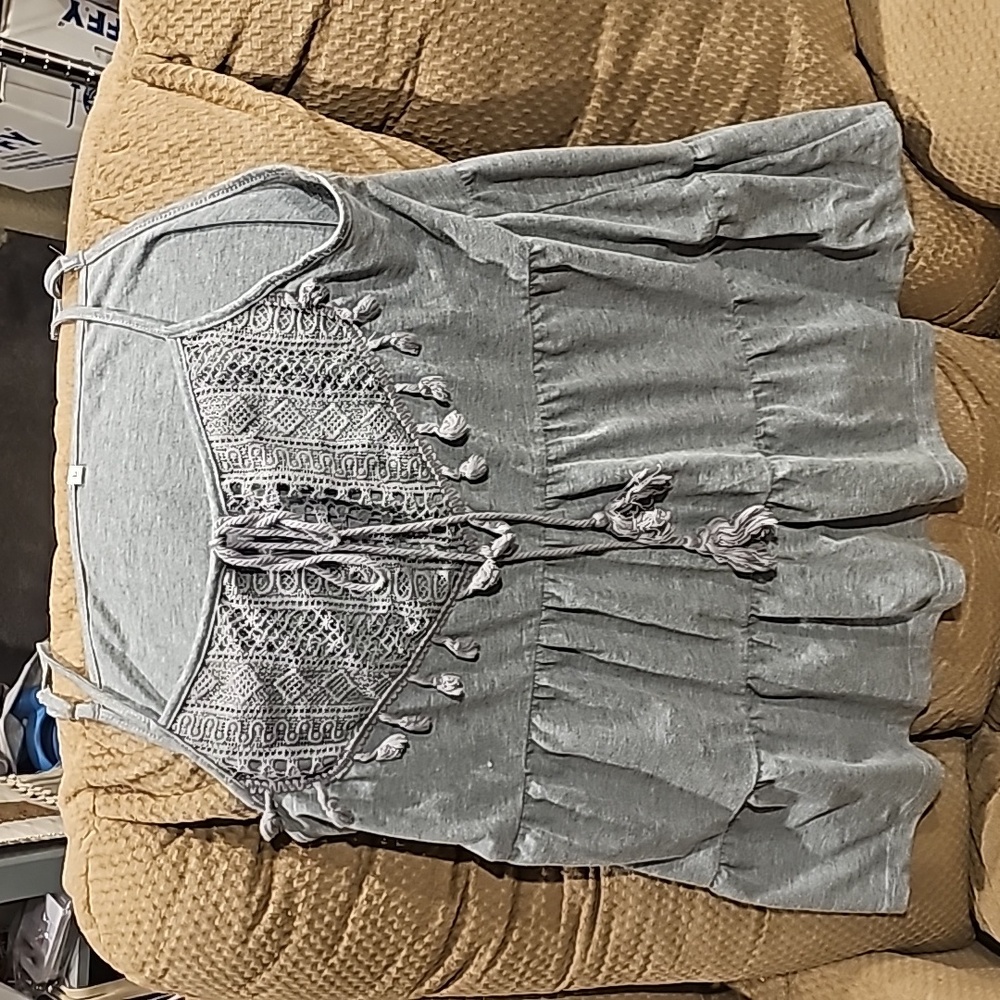 I'm selling a Gray tink top